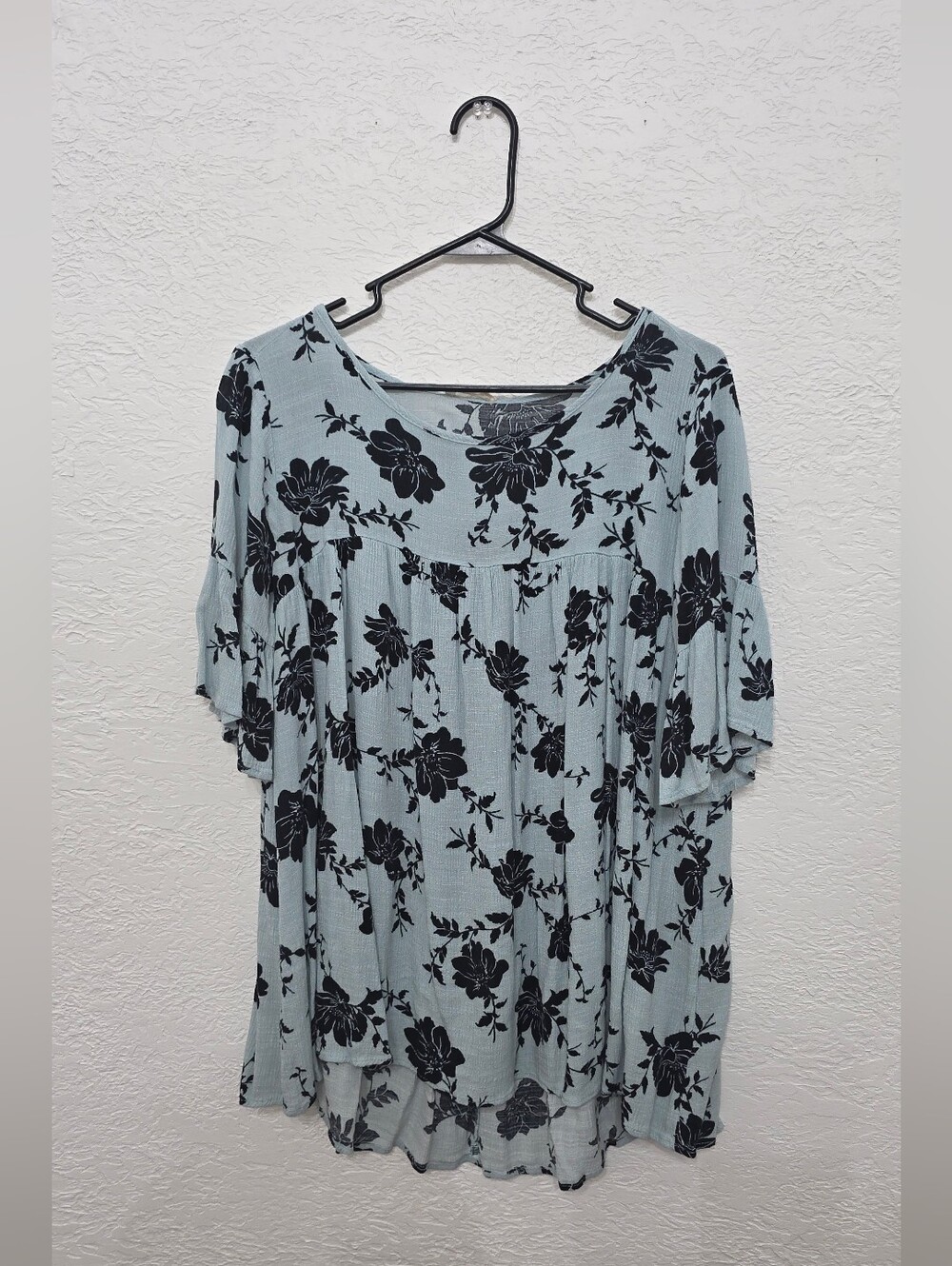 Sweet Lovely By Jen XL Women's Light Blue Floral Swing Top  Black Floral Print